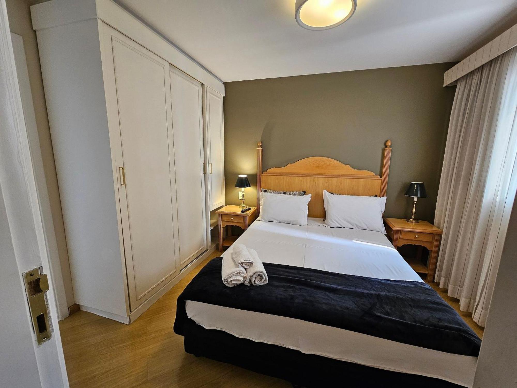 Apart/hotel C/2 Quartos E 2 Banheiros Moema Sp *