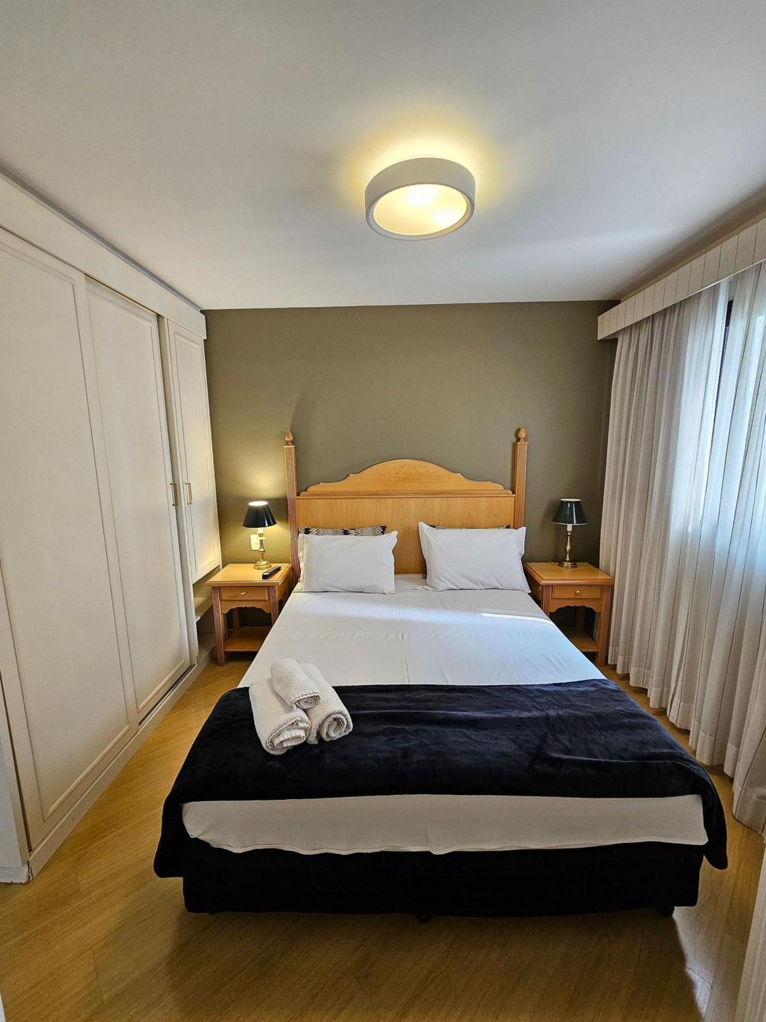 Apartamento Apart/hotel C/2 Quartos E 2 Banheiros Moema Sp *